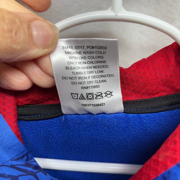 Youth Medium Superman Hoodie - Perfect for Fall/Winter! - Picture 6 of 7